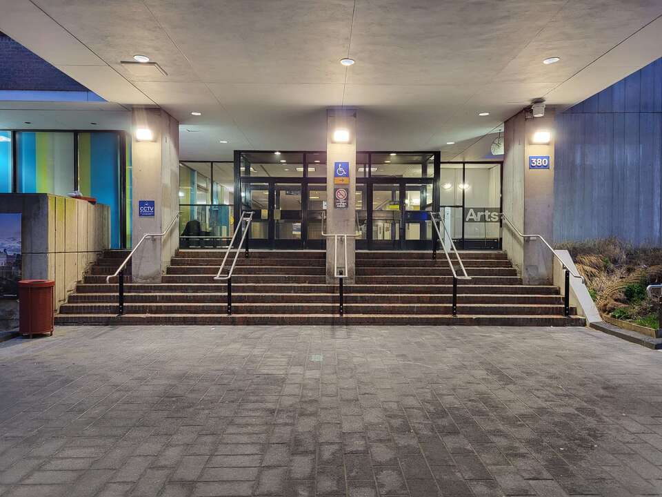 380 Victoria St entrance